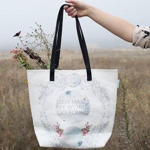 ๐GUC Papaya Art Tote